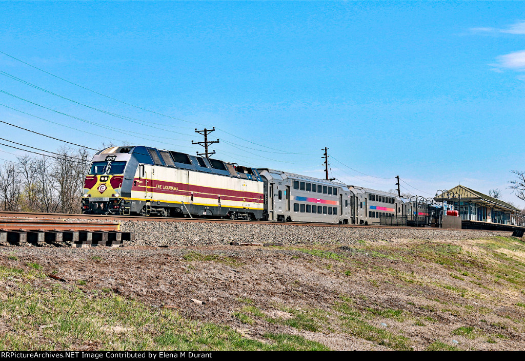 NJT 4519 on train 5517